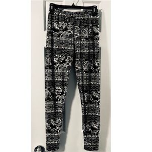 Lildy B&W Print  Super Soft Leggings, Size: S-L